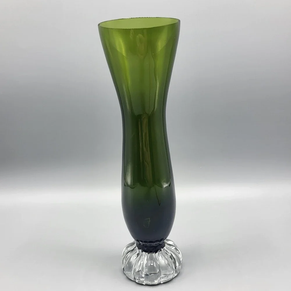 Vintage MCM Mid Century Modern Bud Vase Art Glass Scalloped Base Green 9
